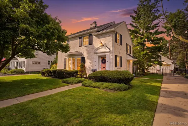 4 Kenberton Drive, PleasantRidge, MI 48069