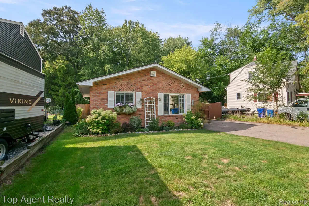 1200 Bangor Road, Waterford, MI 48328 - #1