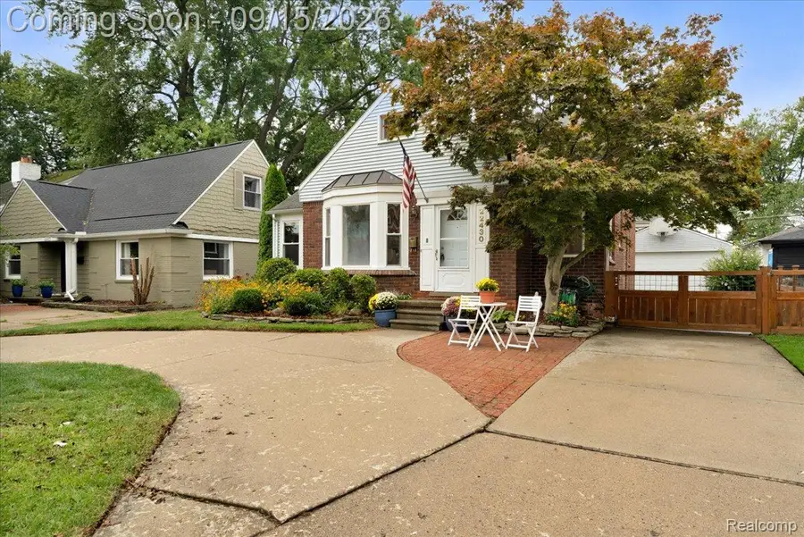 22430 Lakeland Street, Saint Clair Shores, MI 48081 - #2