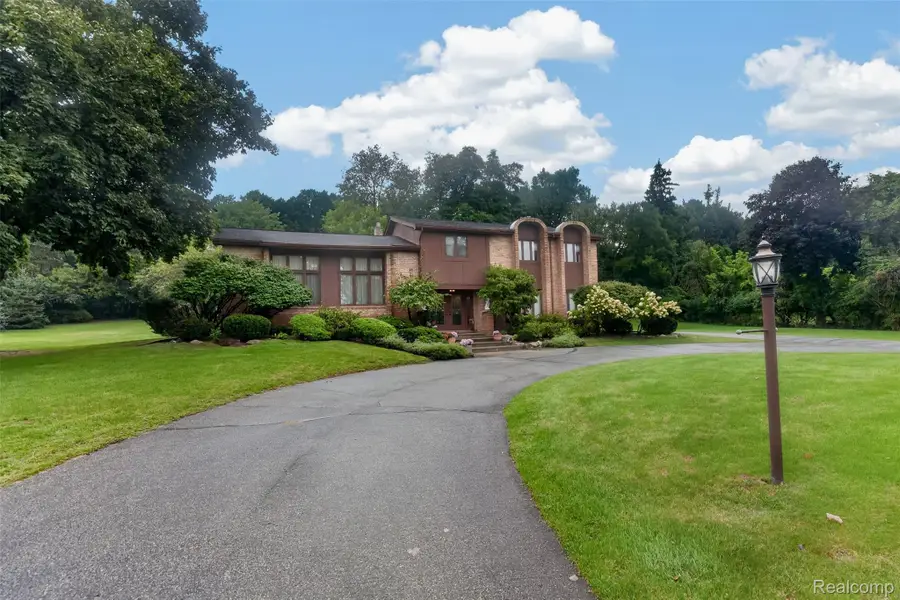 7115 Paterese Drive, Bloomfield, MI 48301 - #2