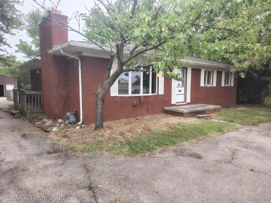 30501 W Jefferson Avenue, Gibraltar, MI 48173 - #2
