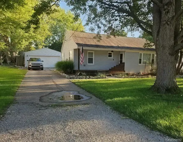2130 Luwanna Drive, Lansing, MI 48910