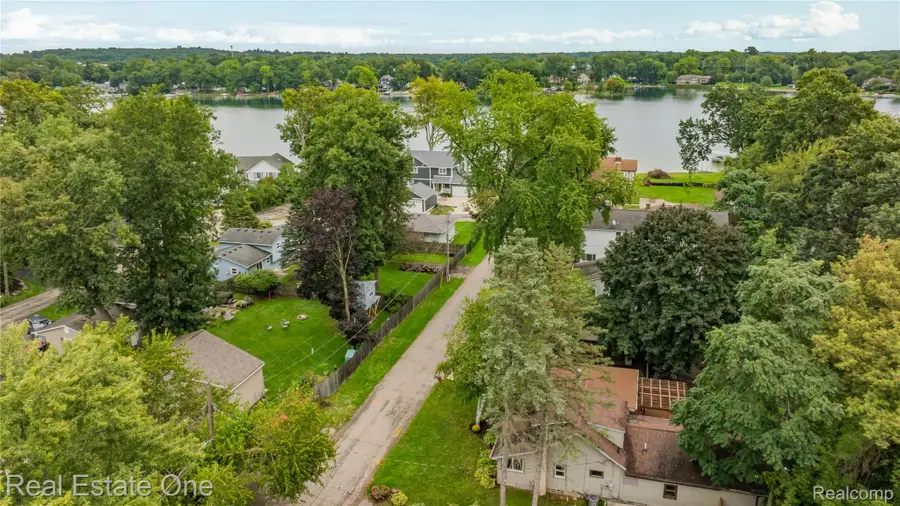 8643 Hibbing Street, Commerce Township, MI 48382 - #3