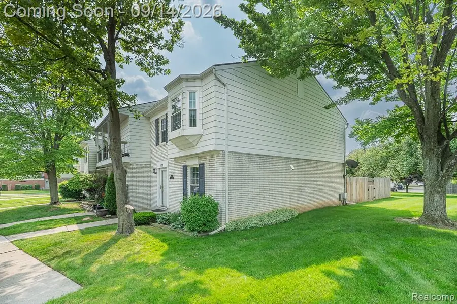 104 Manor Way, Rochester Hills, MI 48309 - #2