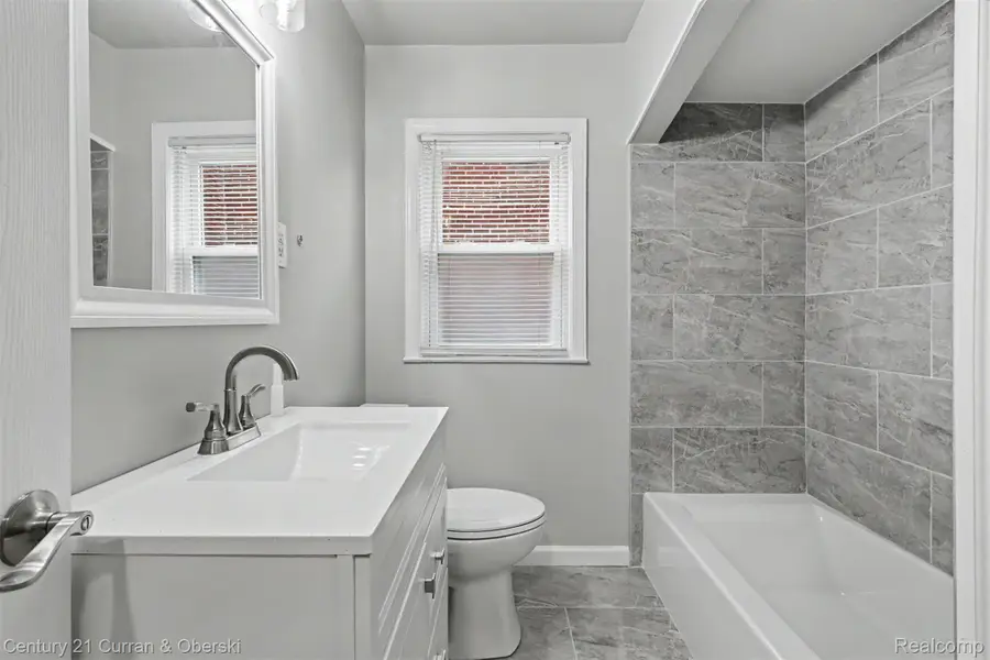 8182 Grayfield Street, Dearborn Heights, MI 48127 - #3