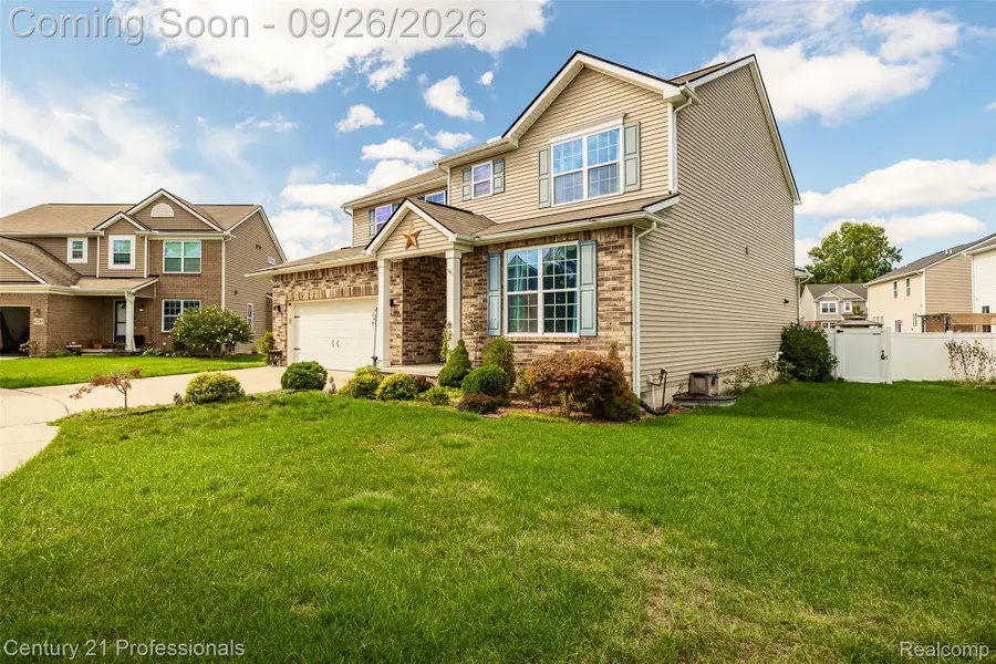 42261 Mandalay Court, Sterling Heights, MI 48313 - #3