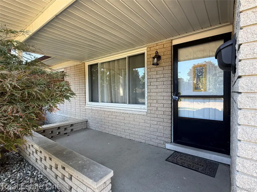35385 Witt Court, Sterling Heights, MI 48312 - #2