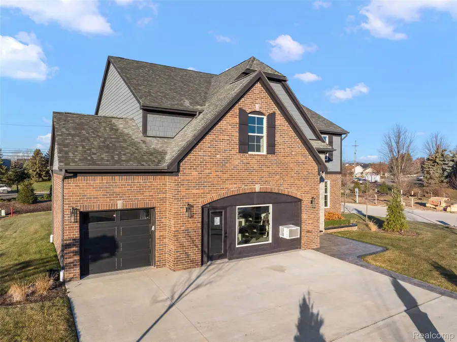 4042 Spring Meadows Drive, Sterling Heights, MI 48314 - #3