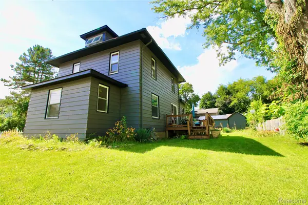 16204 Seymour Road, Linden, MI 48451