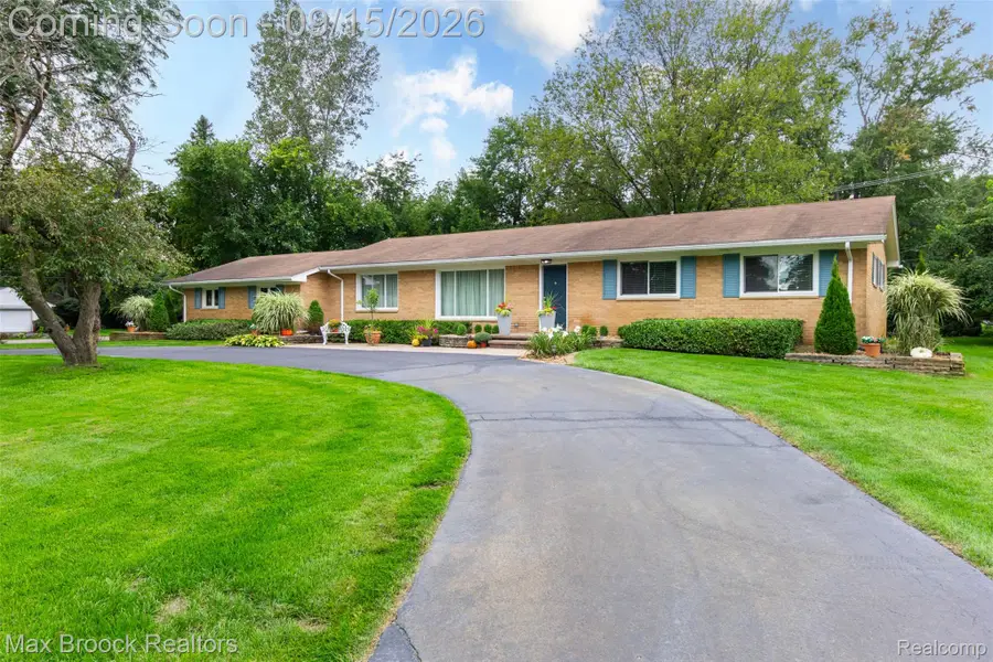 28513 W Kalong Circle, Southfield, MI 48034 - #2