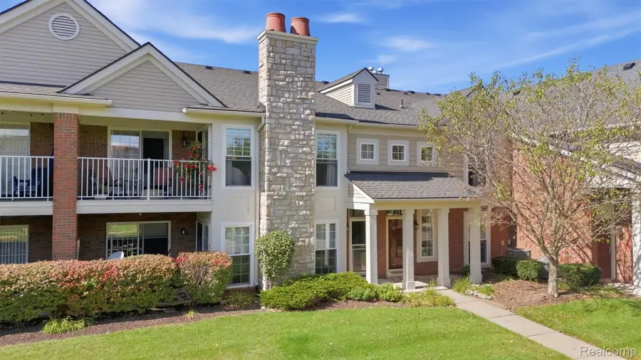 28259 Oakmonte Circle E, New Hudson, MI 48165 - #2