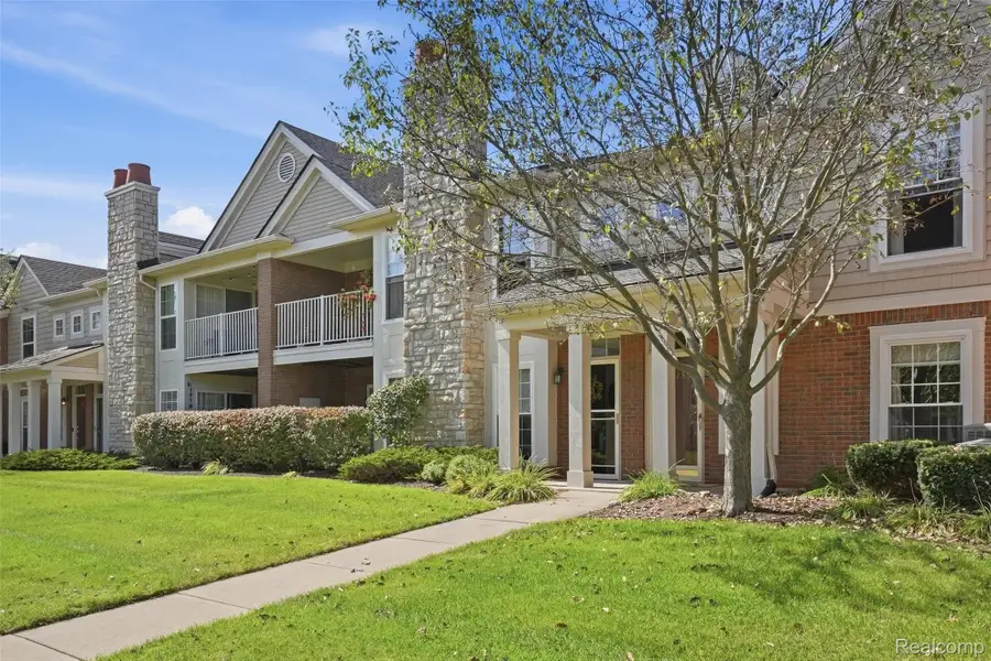 28259 Oakmonte Circle E, New Hudson, MI 48165 - #3