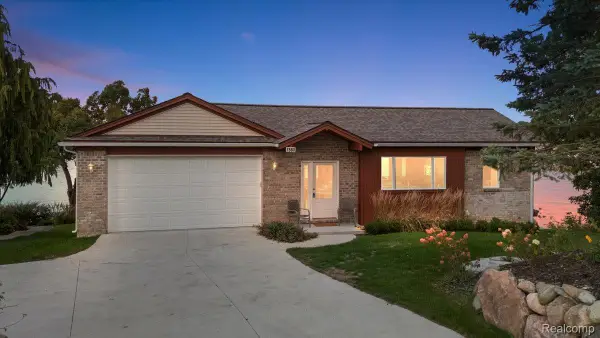 7560 Maceday Lake Road, Waterford, MI 48329