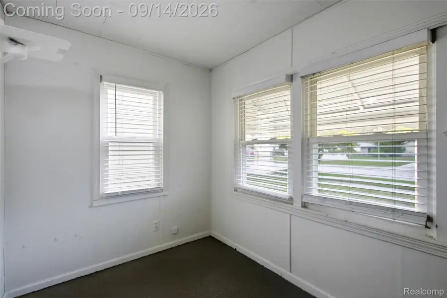 8425 Fenton Street, Dearborn Heights, MI 48127 - #3