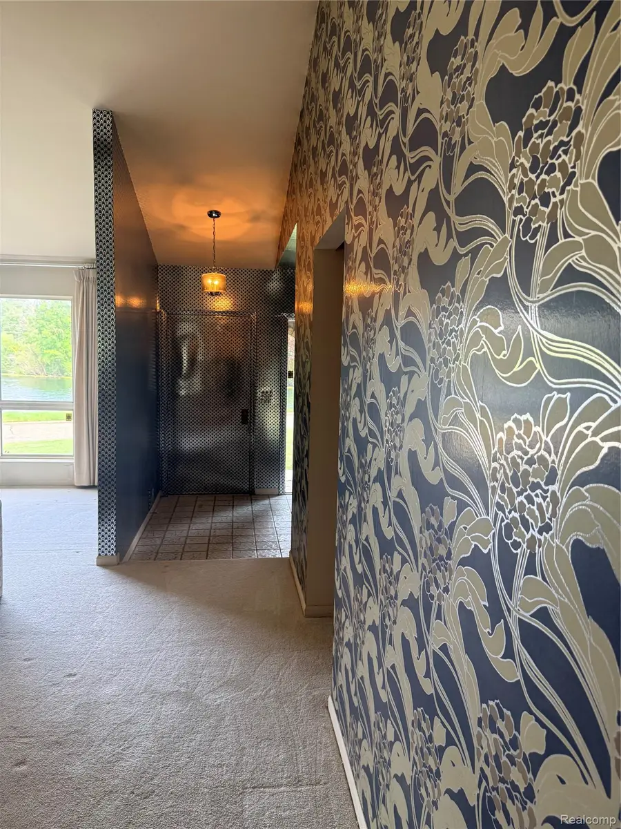 2053 Burgundy Street, West Bloomfield, MI 48323 - #2