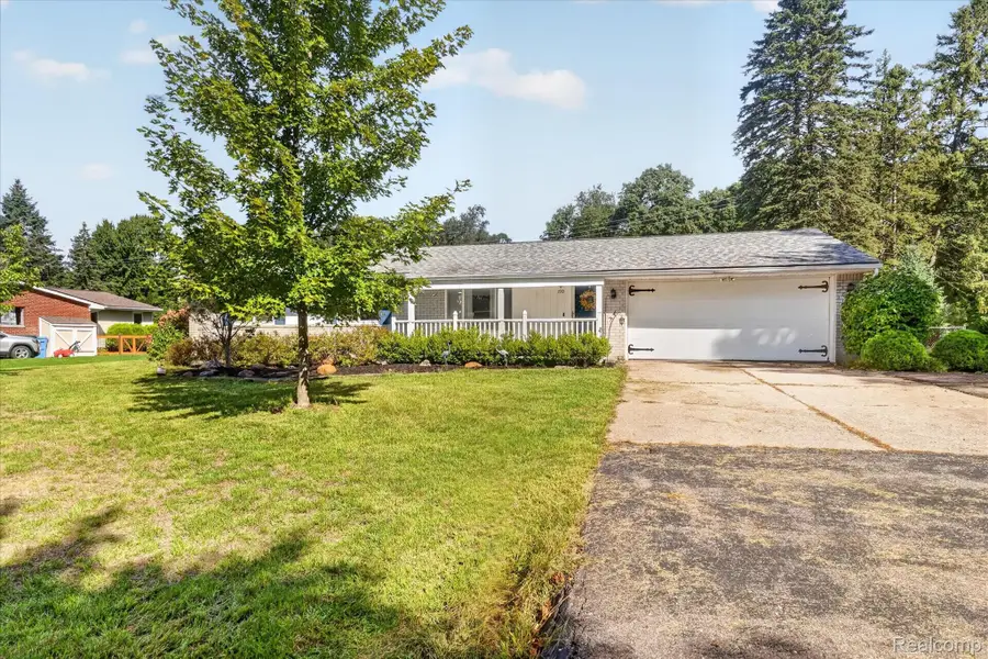 1910 Alton Circle, Commerce, MI 48390 - #3