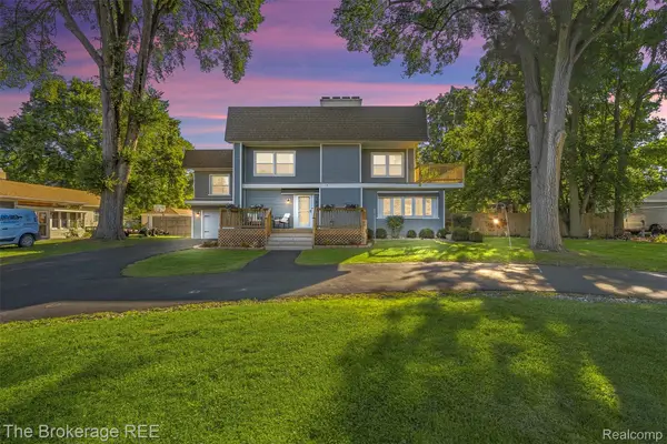 1442 N Packard Avenue, Burton, MI 48509