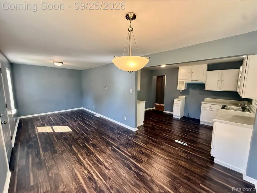 1225 Wells Street, Burton, MI 48529 - #3