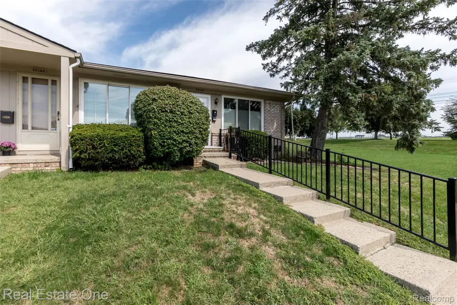 25142 Franklin Terrace #8, South Lyon, MI 48178 - #2