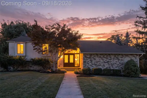 35697 Briar Ridge Lane, Farmington, MI 48335