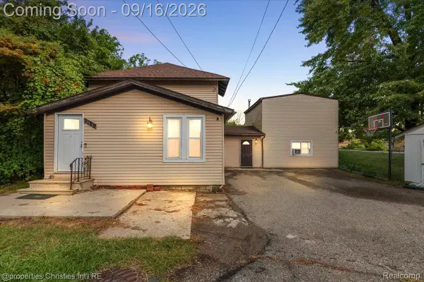 2189 Willow Beach Street, KeegoHarbor, MI 48320