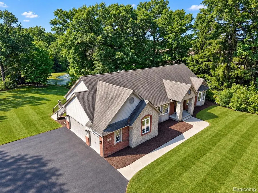 372 Hunters Ridge Drive, Ortonville, MI 48462 - #2