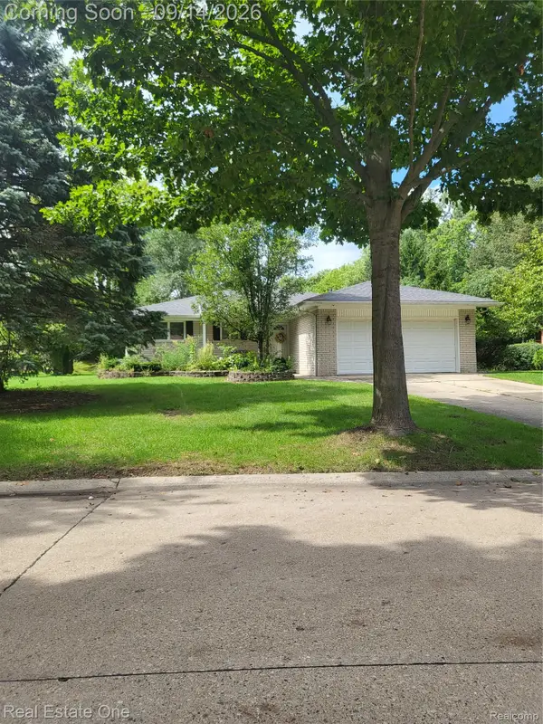 6039 Walker Drive, Troy, MI 48085