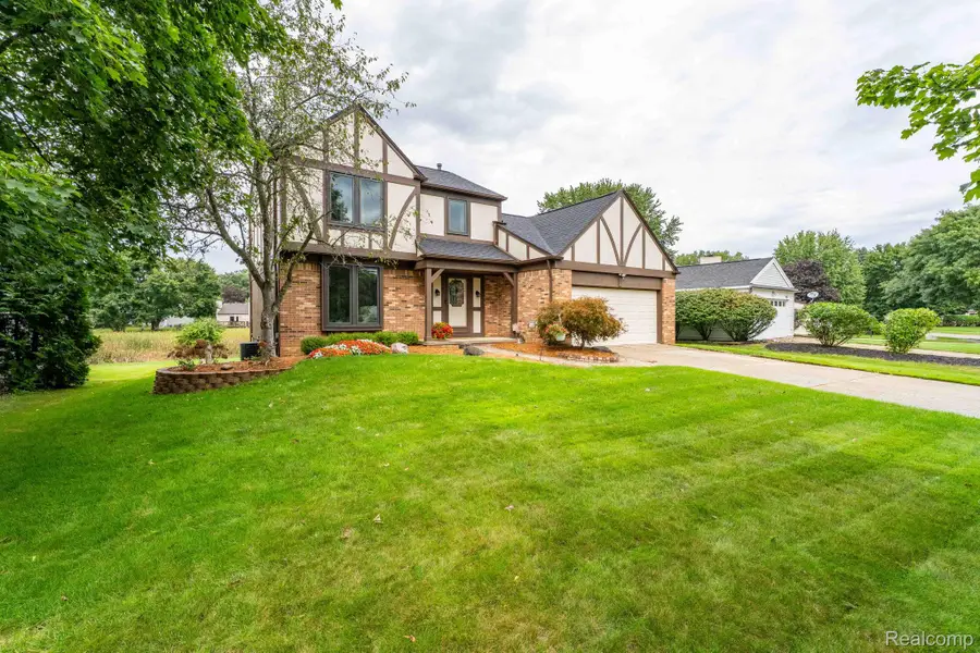 984 Coach House Lane, Waterford, MI 48327 - #2