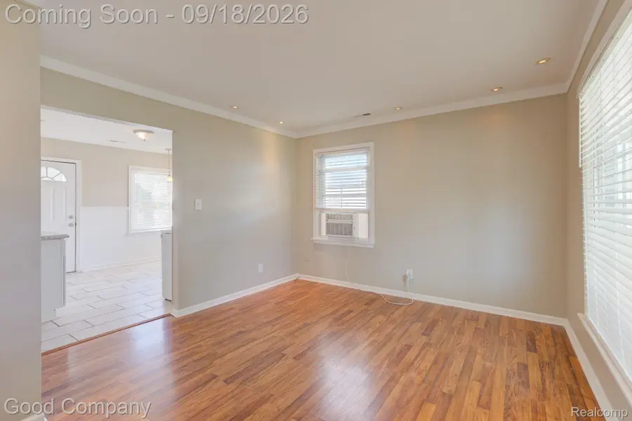 38 E Rowland Avenue, Madison Heights, MI 48071 - #2