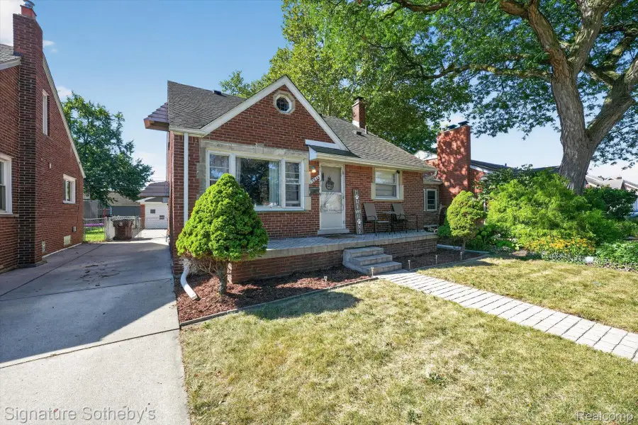 7348 Helen Road N, Center Line, MI 48015 - #2