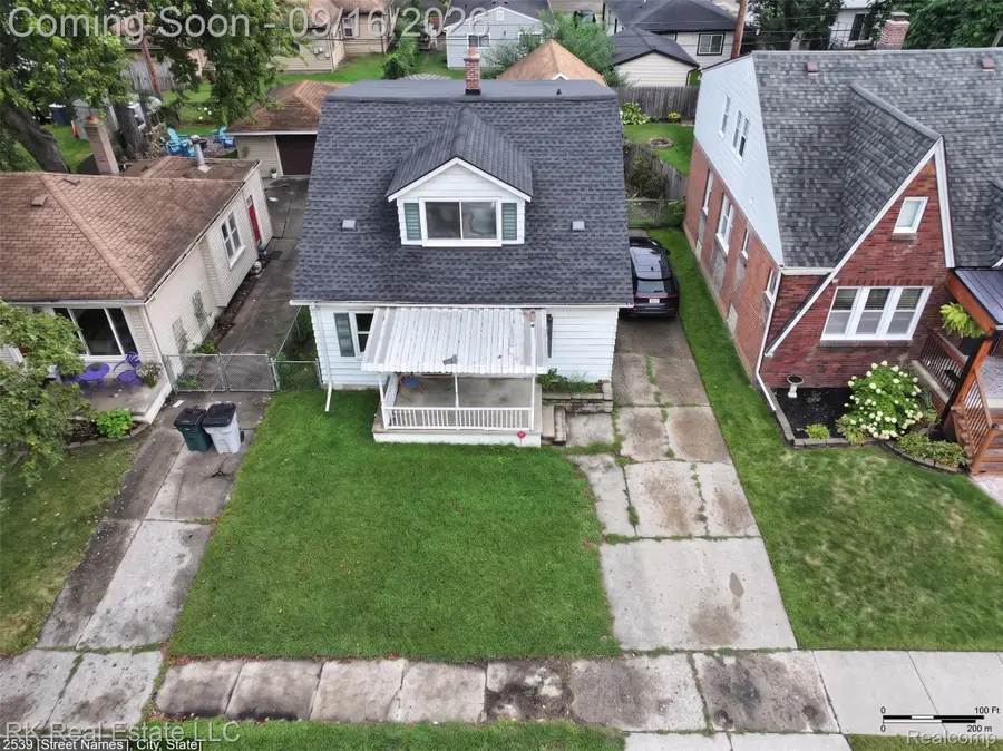 1125 E Hayes Avenue, Hazel Park, MI 48030 - #3