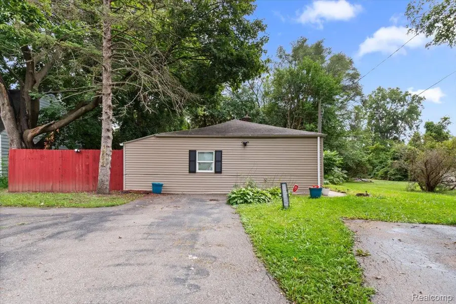 1054 E Mandeville Street, Burton, MI 48529 - #2