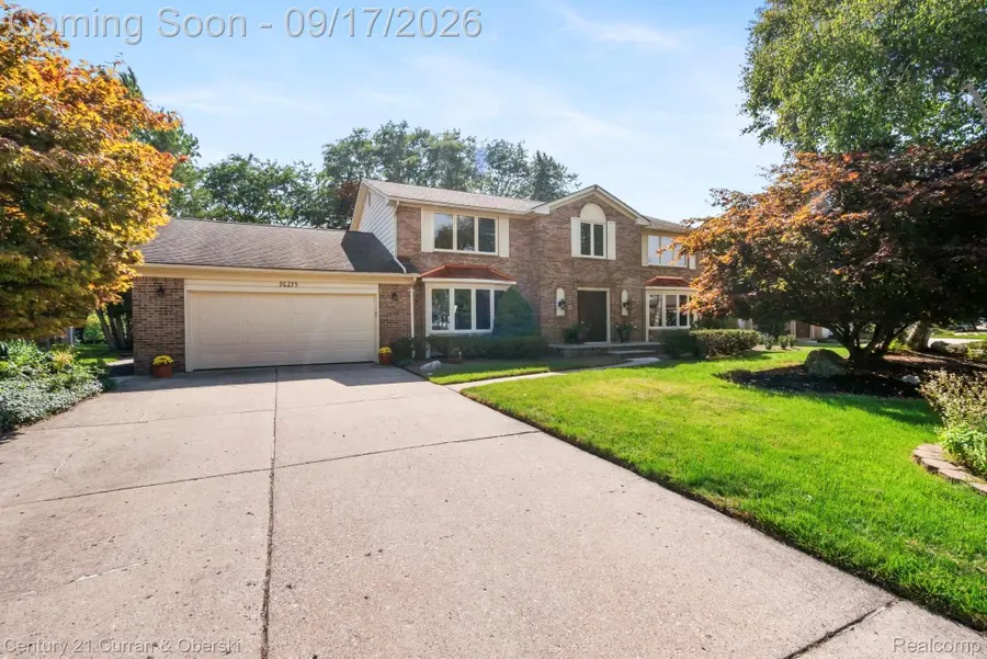 36233 Trenton Court, Farmington Hills, MI 48335 - #2