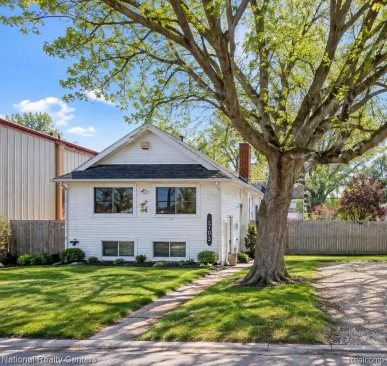 1711 E Lake Drive, Novi, MI 48377 - #2