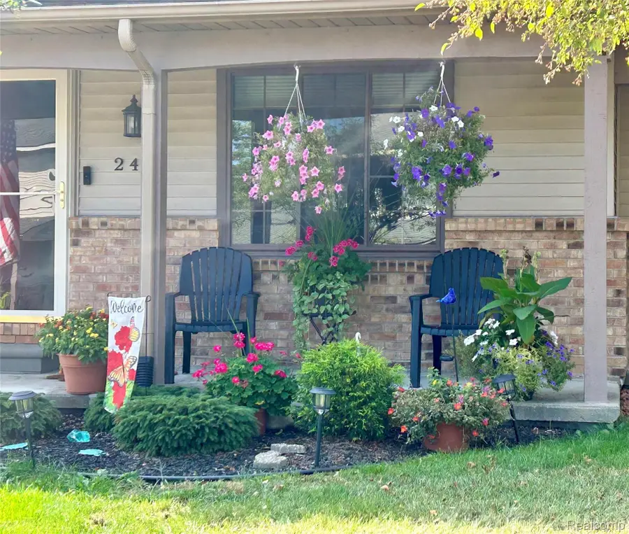 249 Wind Way Drive, Commerce Township, MI 48390 - #2
