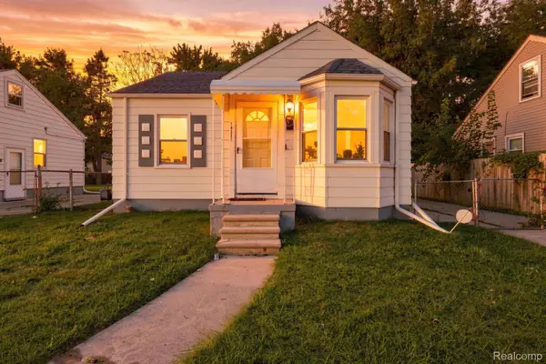 19331 Kenosha Street, HarperWoods, MI 48225