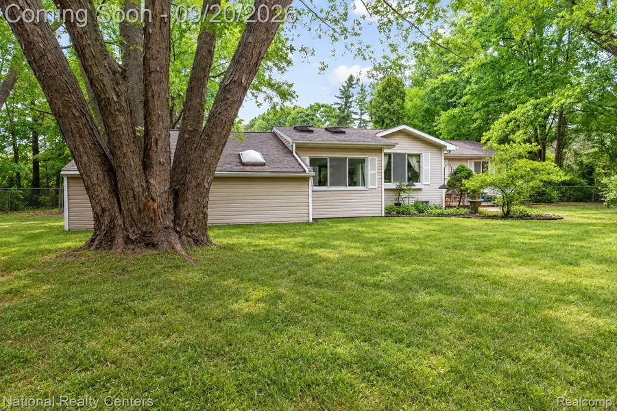 9542 Hilton Road, Brighton, MI 48114 - #2