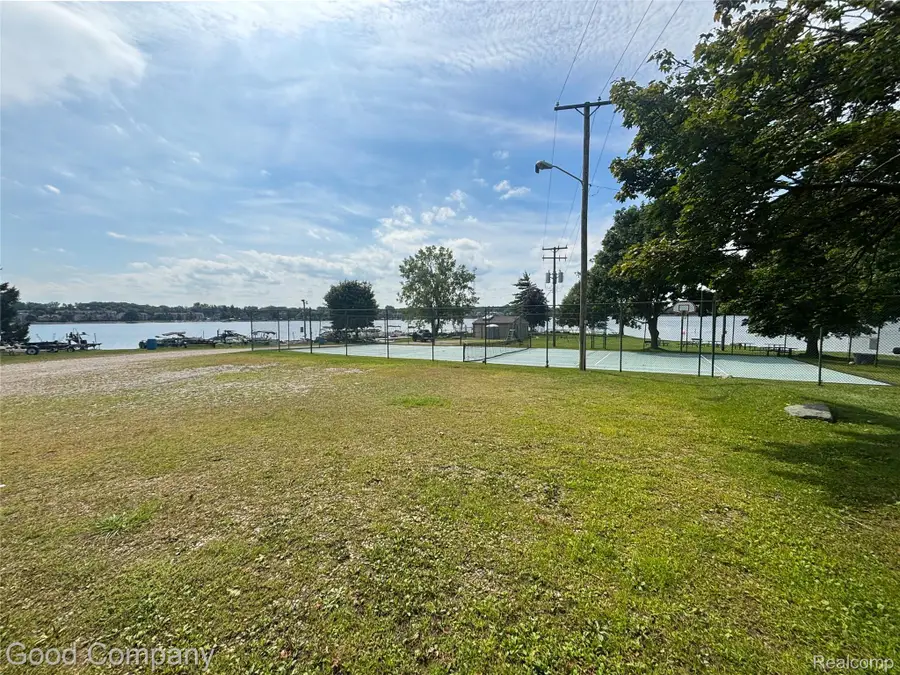3062 Saint Jude Drive, Waterford, MI 48329 - #2
