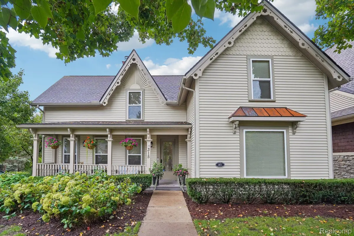 315 W Commerce Street, Milford, MI 48381 - #1