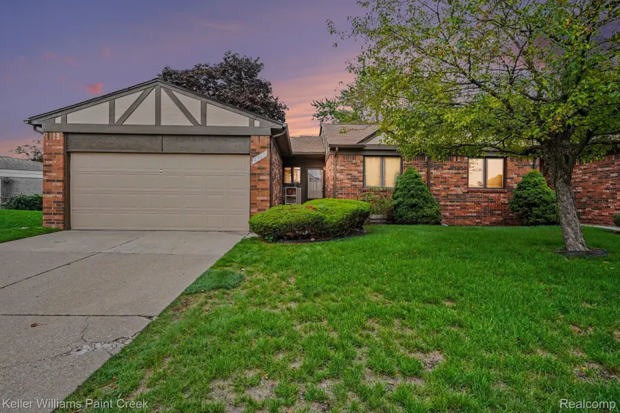 4967 N Grand Oaks Drive, Warren, MI 48092 - #2