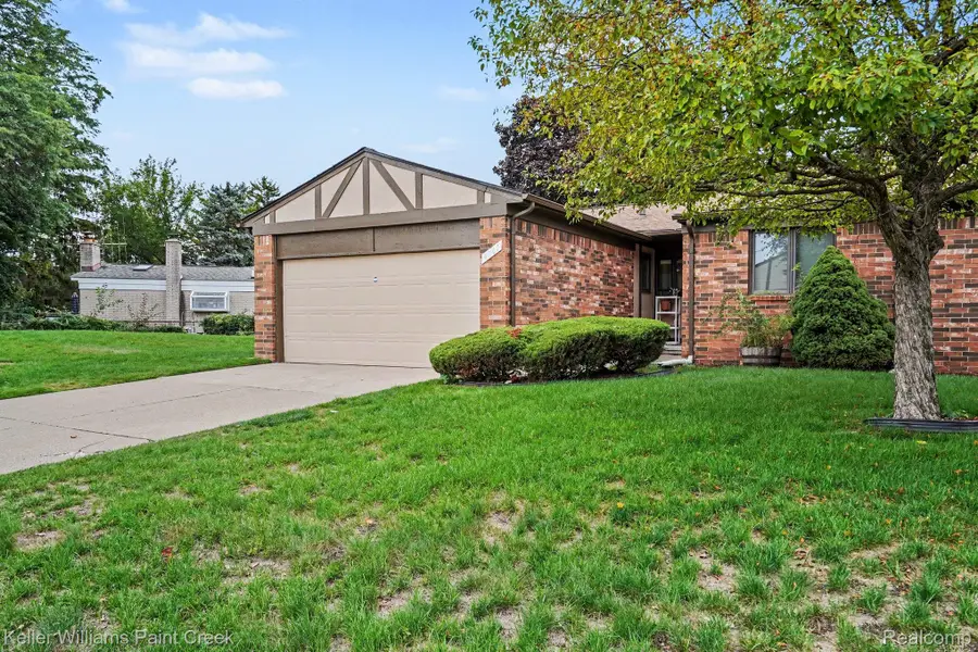 4967 N Grand Oaks Drive, Warren, MI 48092 - #3