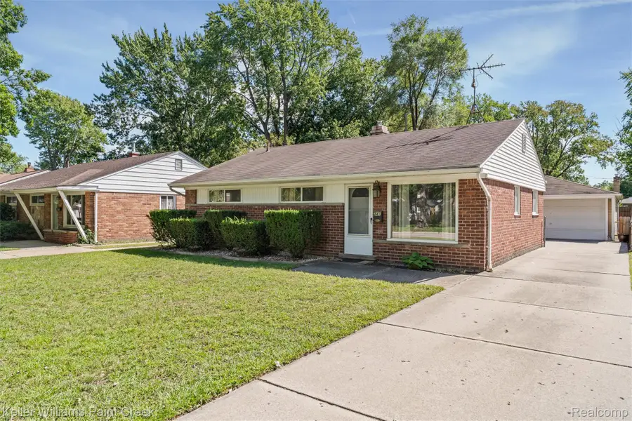 341 W Farnum Avenue, Madison Heights, MI 48071 - #3
