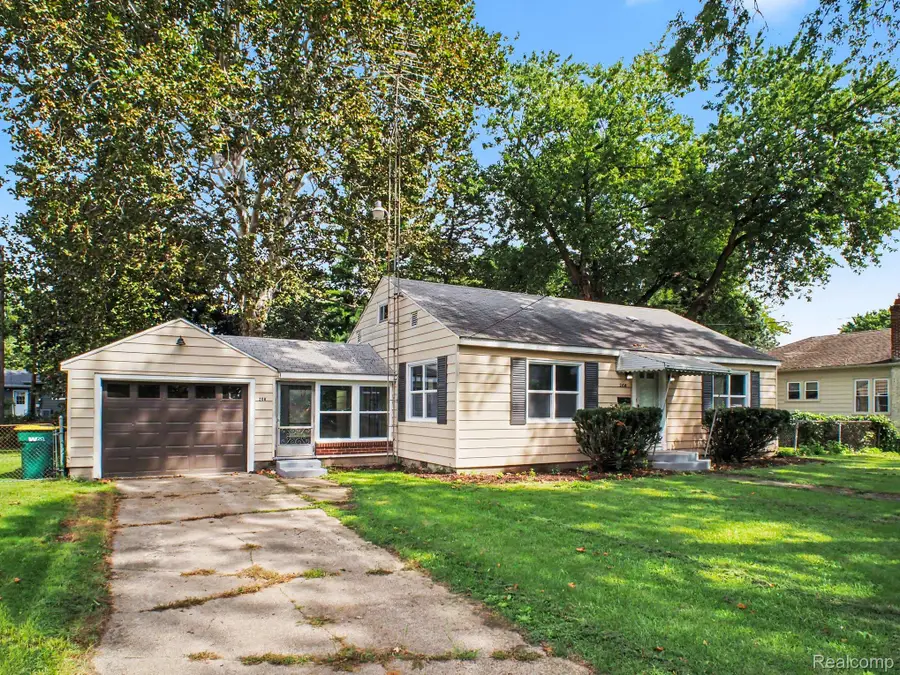 208 W Wayne Street, Durand, MI 48429 - #2