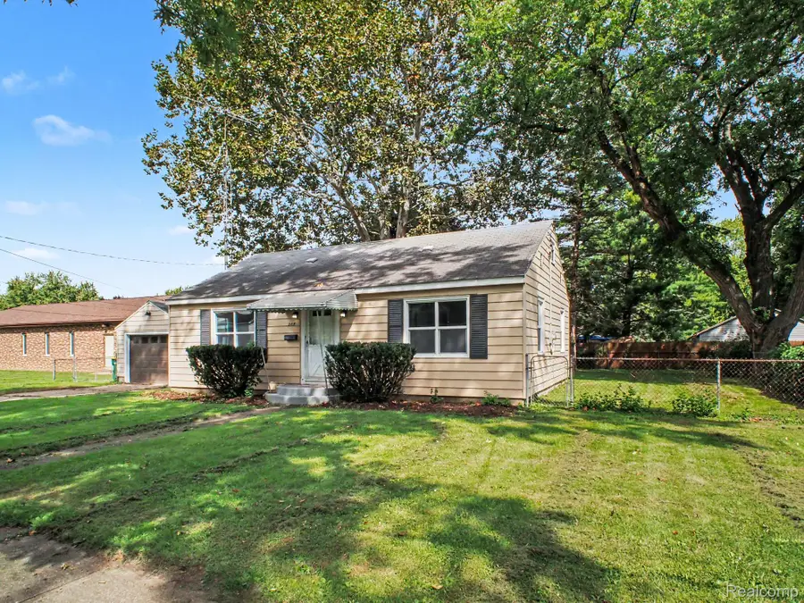 208 W Wayne Street, Durand, MI 48429 - #3