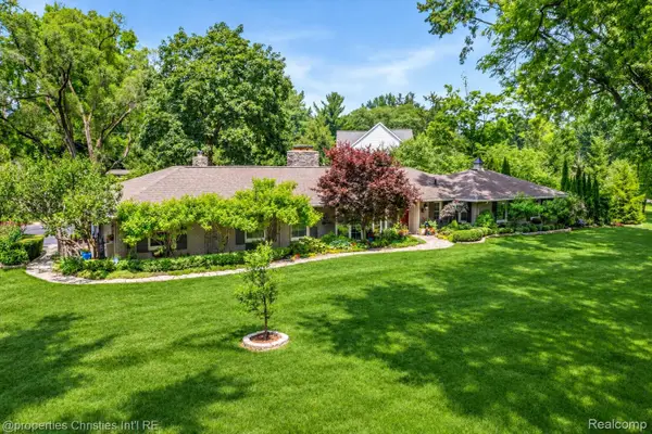 32765 Eastlady Drive, BeverlyHills, MI 48025