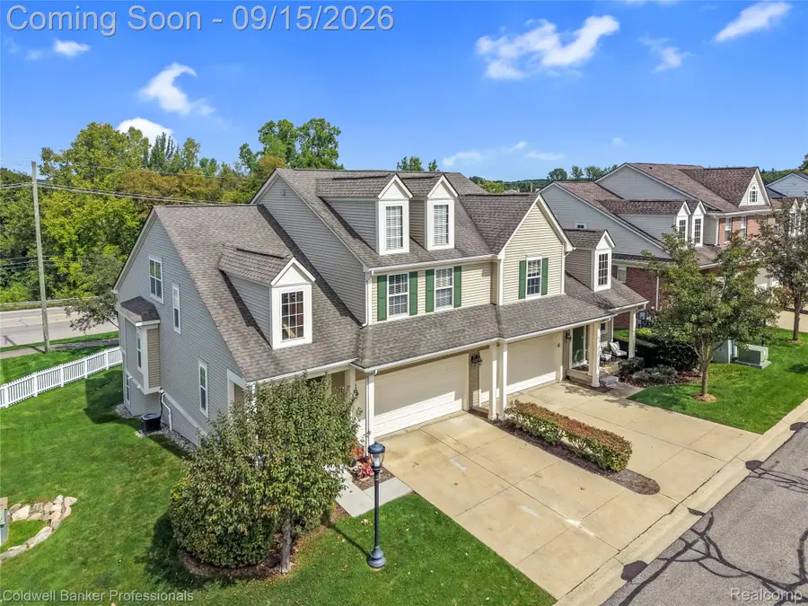 731 E Bluff Court, Rochester Hills, MI 48307 - #3
