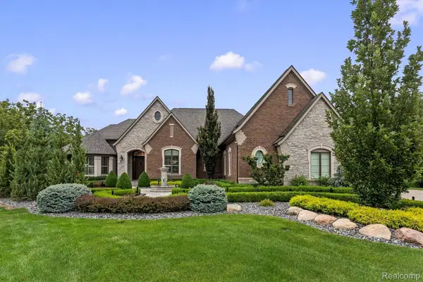 2475 Creekside Court, Rochester, MI 48306