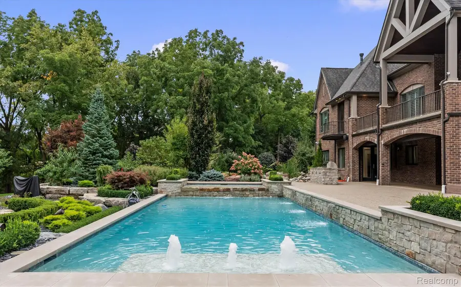 2475 Creekside Court, Rochester, MI 48306 - #2