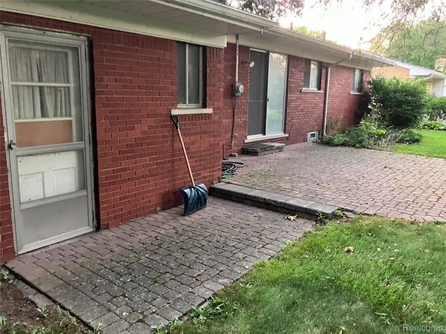 37054 Maas Drive, Sterling Heights, MI 48312 - #3