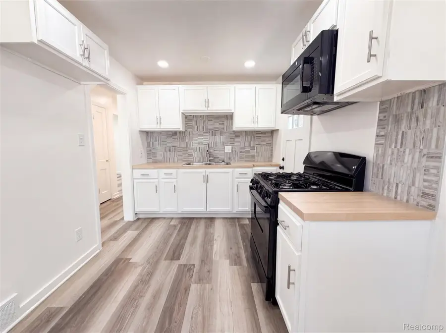 23089 Brittany Avenue, Eastpointe, MI 48021 - #2